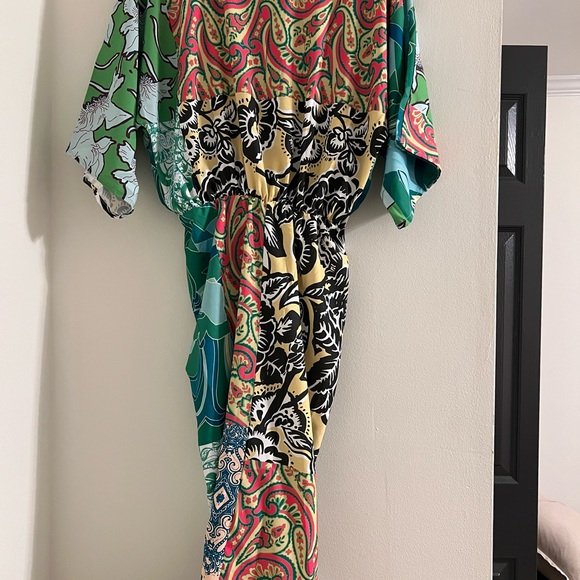 STANDOUT MIDI DRESS - Picture 2 of 3